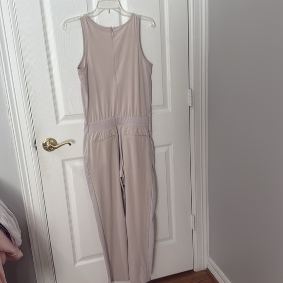 Athleta Cream Sleeveless Jumpsuit size 4 beige - Picture 3 of 3